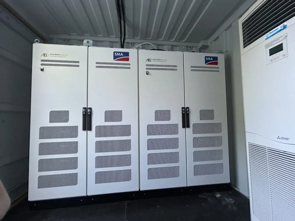 container met batterijoplossingen van SMA Solar