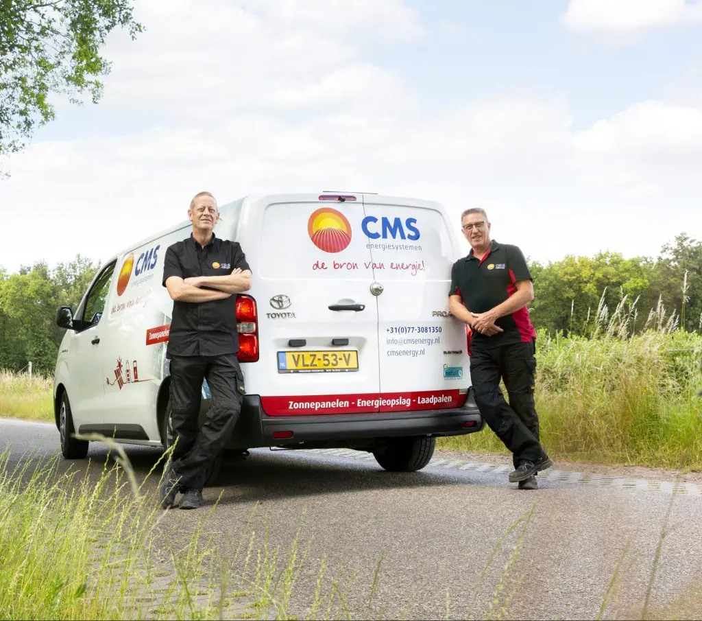 service mensen bij de bus