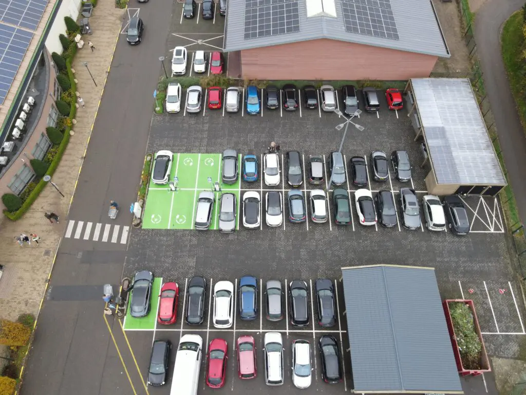 laadplein bij tuincentrum leurs